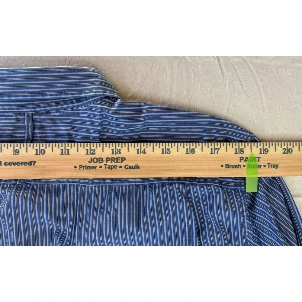 Banana Republic Button Up classic fit‎ Men's Extra Large (17-17 1/2) Blue Stripe